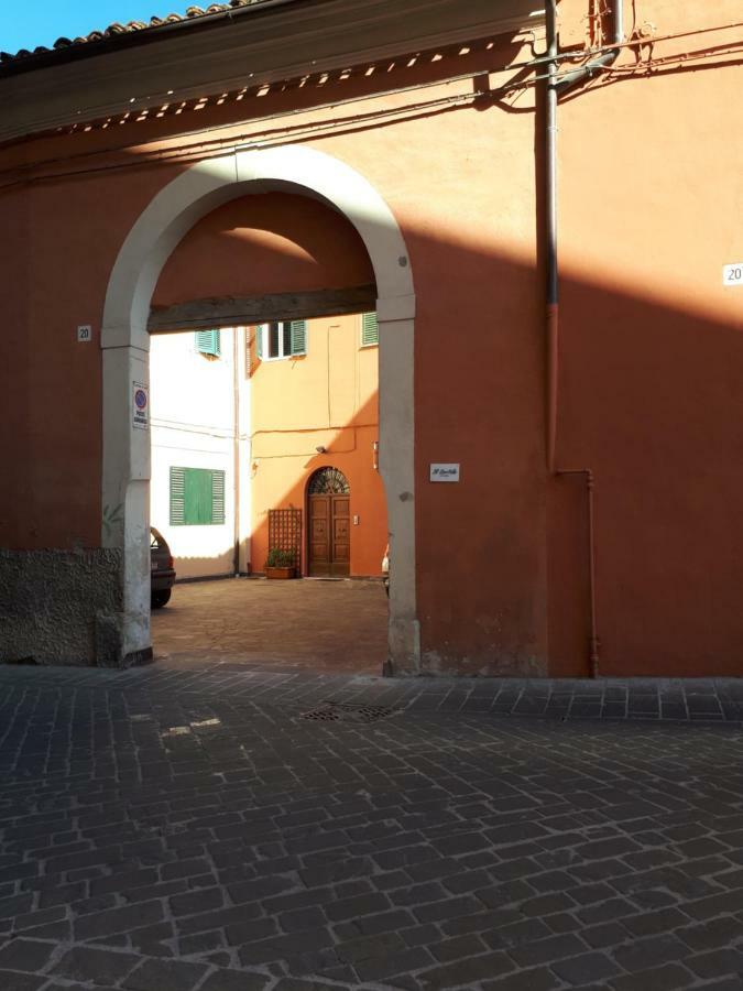 Il Cortile Hotel เยซี ภายนอก รูปภาพ
